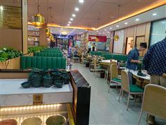 清镇云岭中路临街旺铺转让 十几米宽大门头 530平方